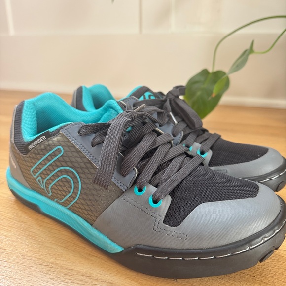 Five Ten Freerider Contact Women’s Mtn Bike Shoes | sz 10 | practically new - Picture 2 of 7